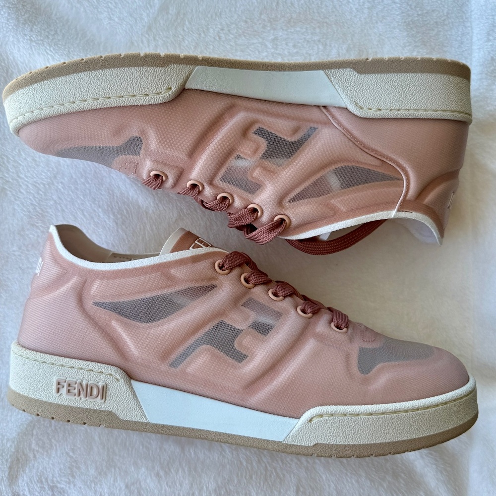 NWT FENDI SNEAKERS SIZE 39 fir for 8-9US